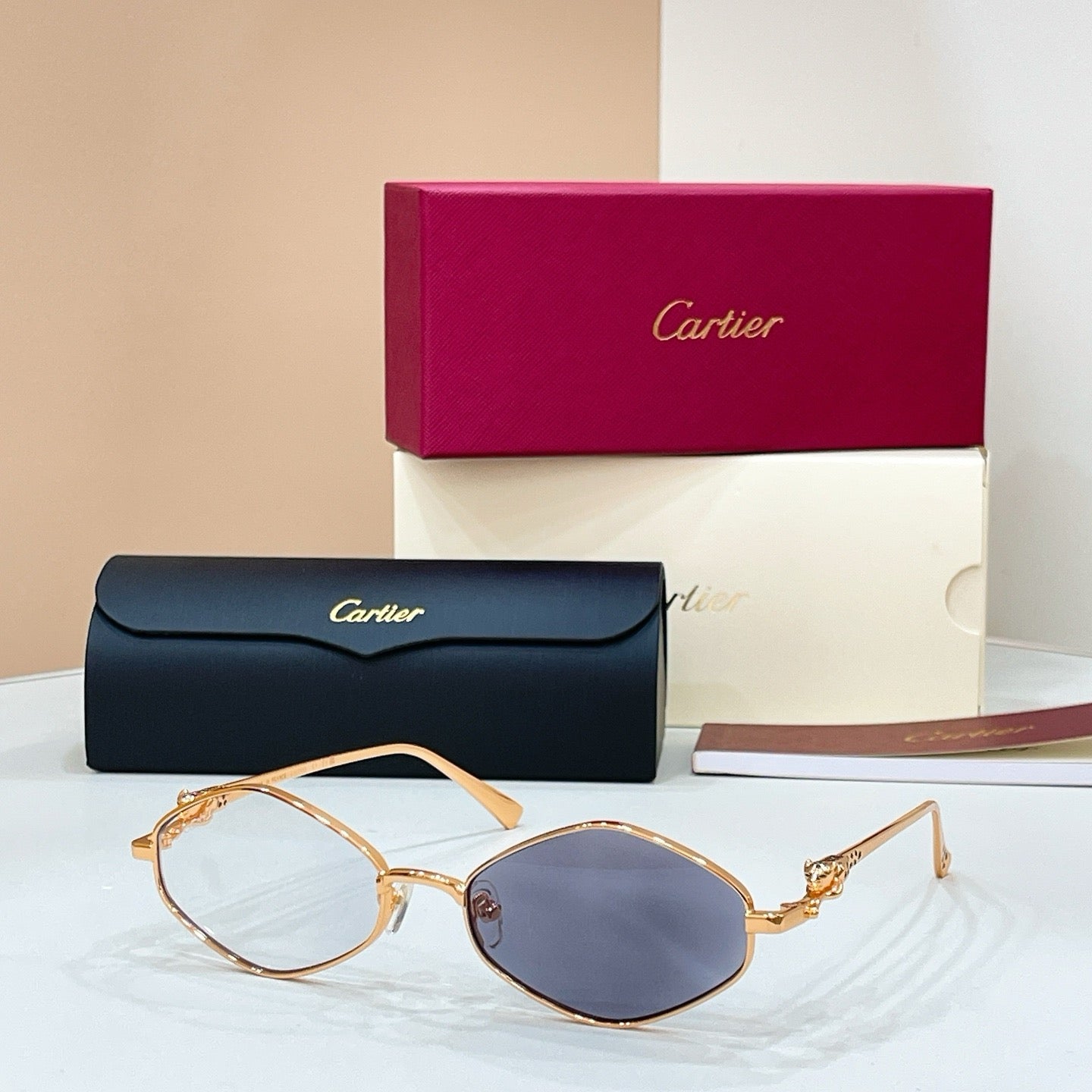Mehrfarbige Sonnenbrille