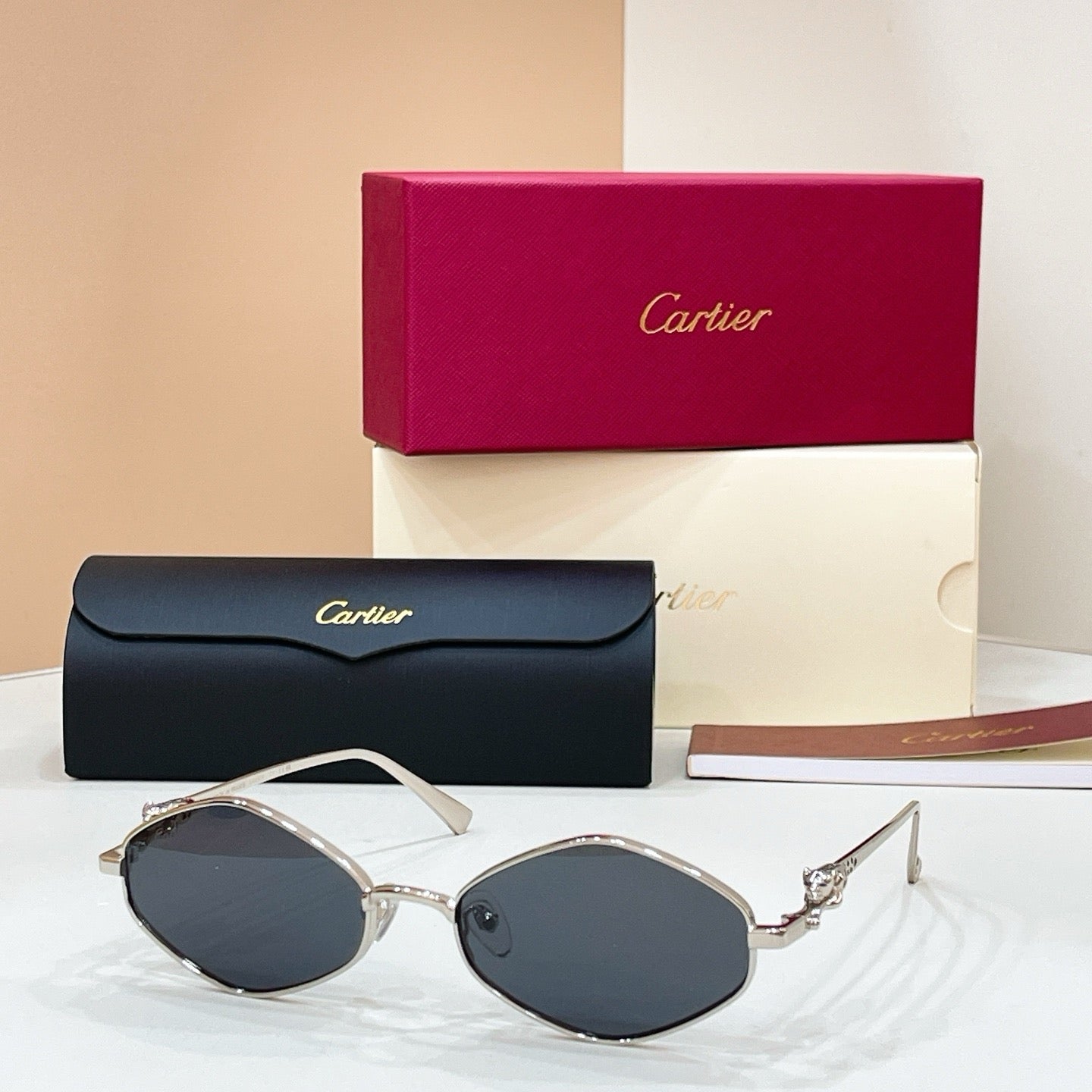Mehrfarbige Sonnenbrille