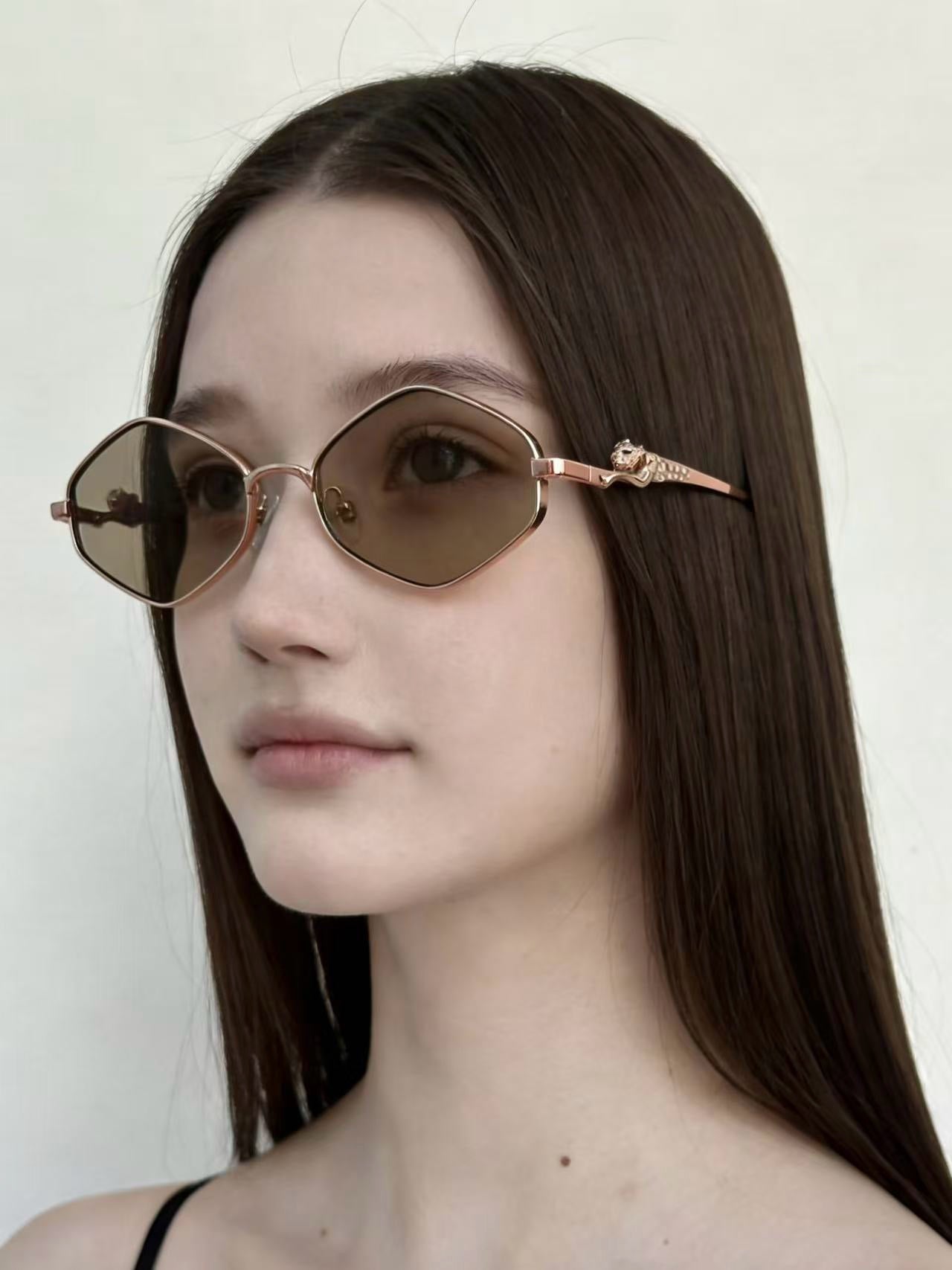 Mehrfarbige Sonnenbrille