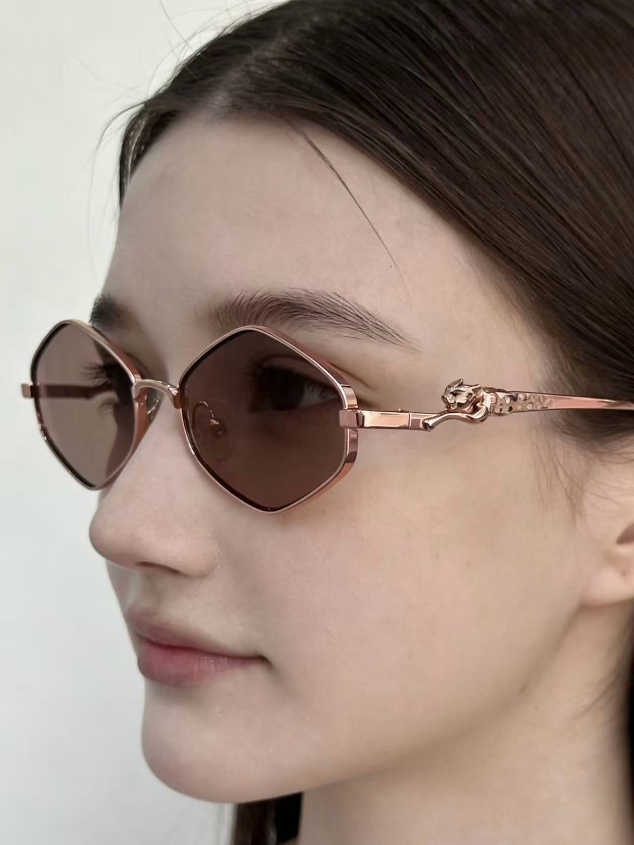 Mehrfarbige Sonnenbrille