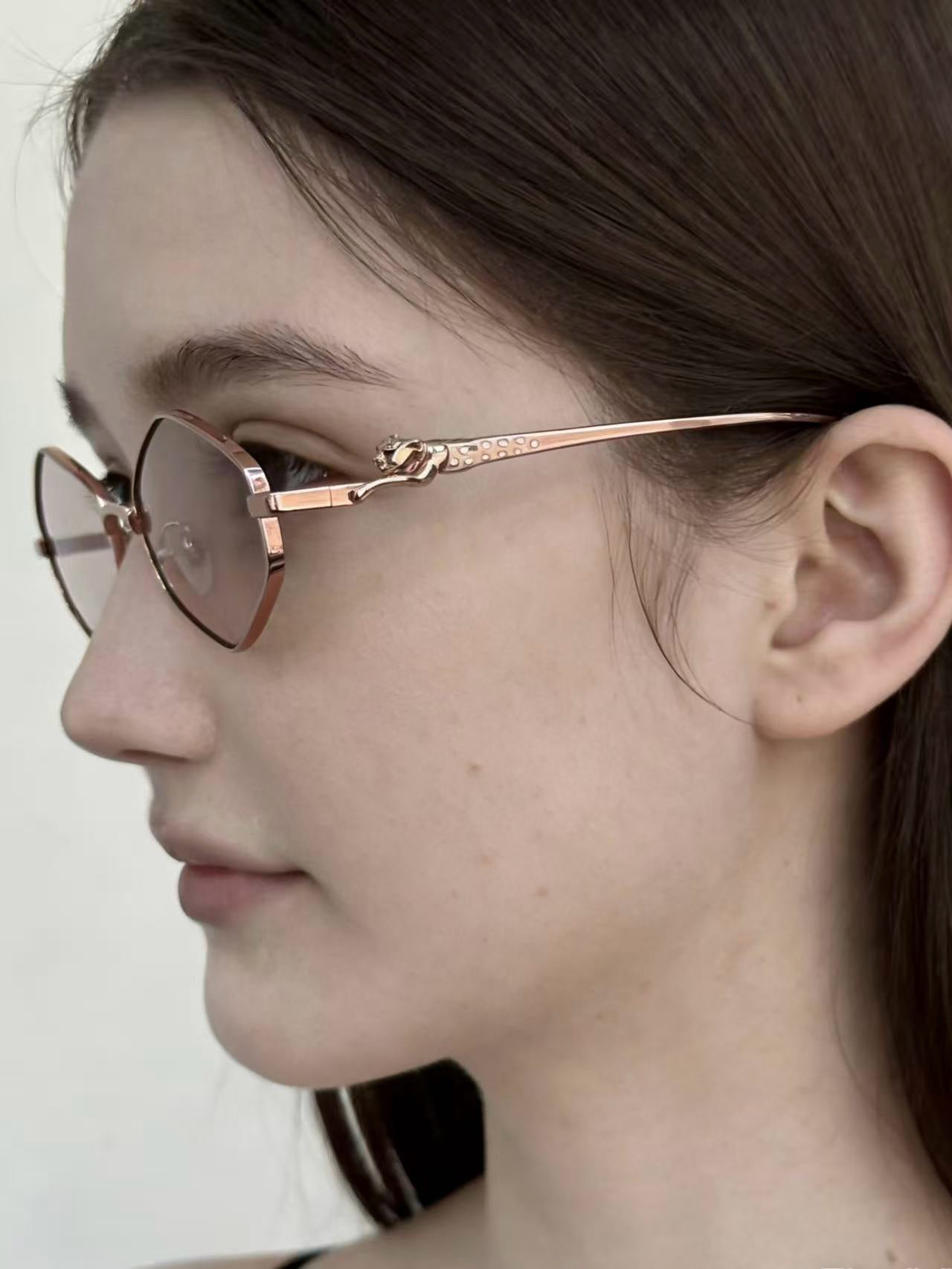 Mehrfarbige Sonnenbrille