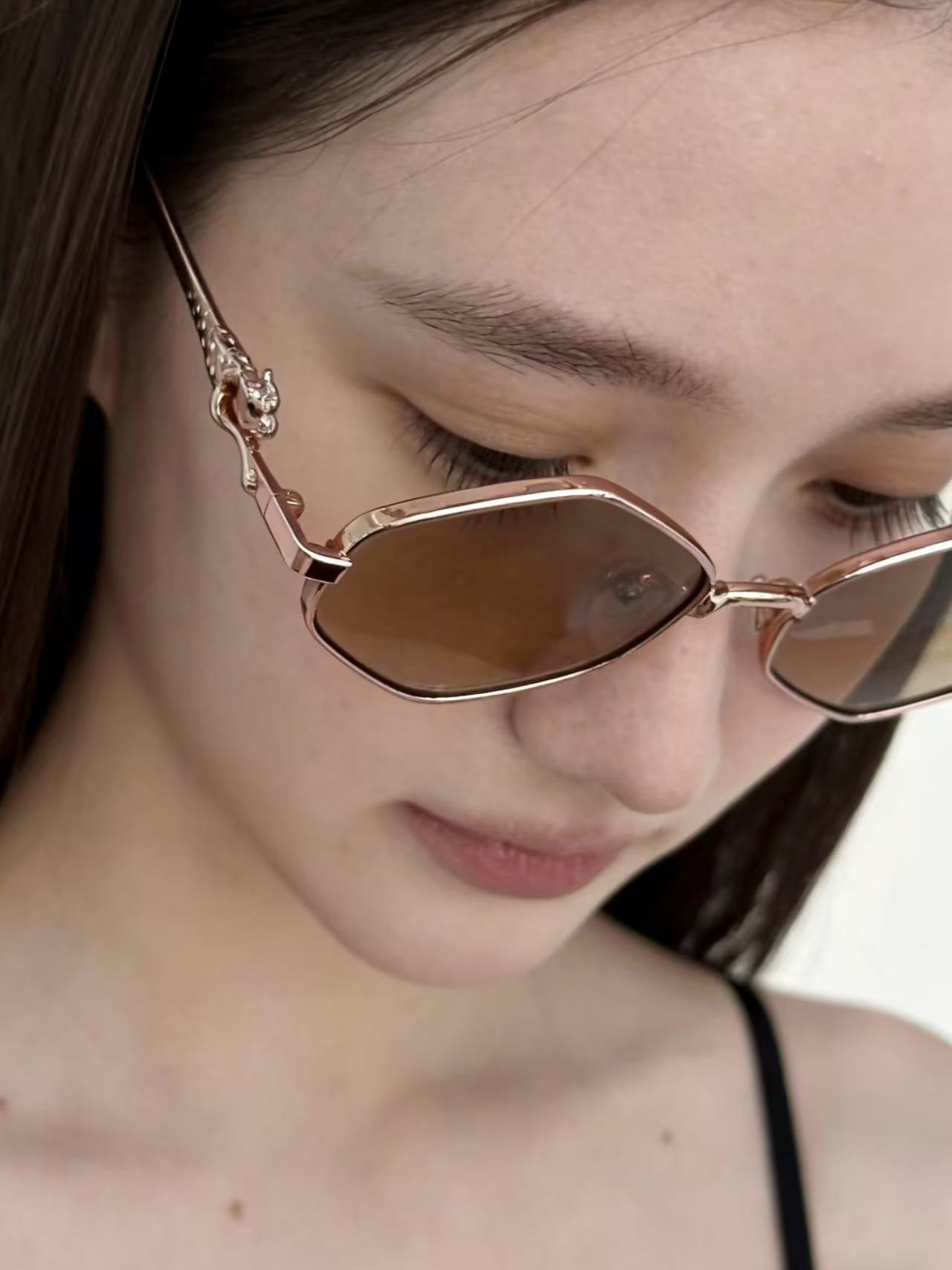 Mehrfarbige Sonnenbrille