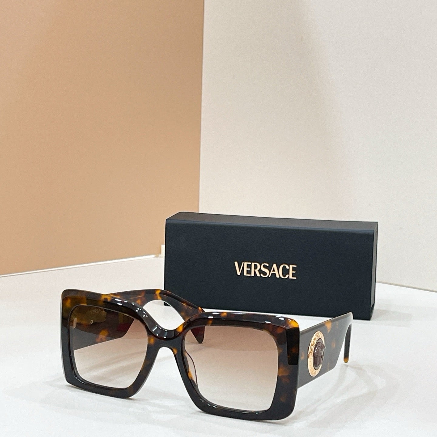 Mehrfarbige Sonnenbrille