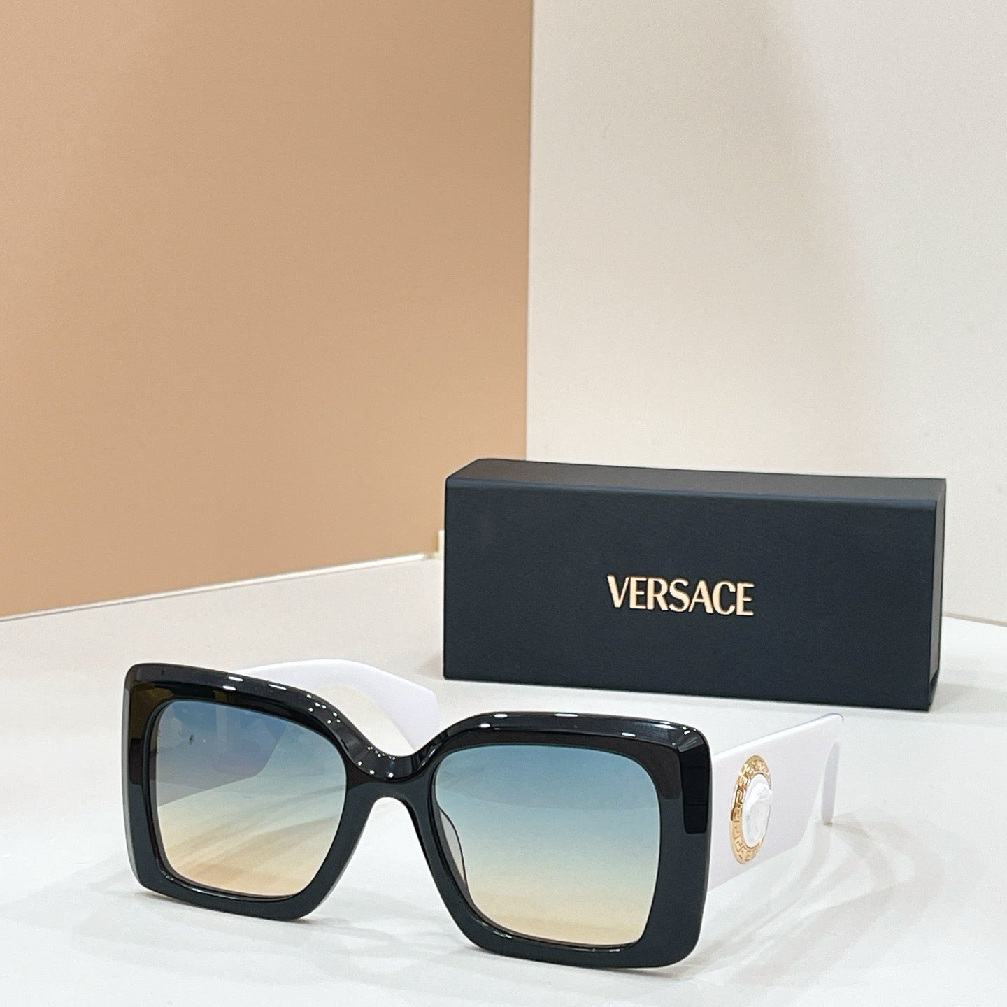 Mehrfarbige Sonnenbrille