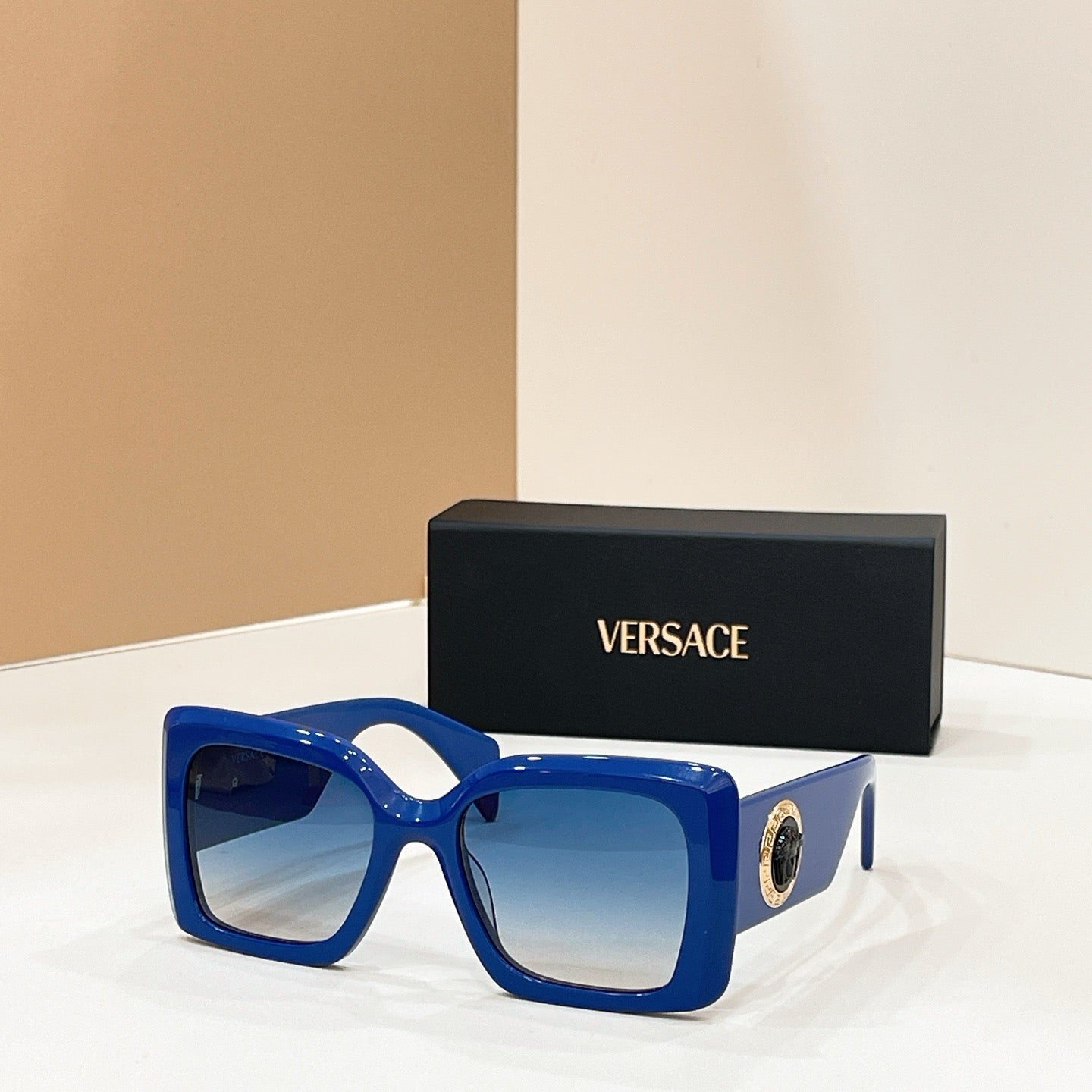 Mehrfarbige Sonnenbrille