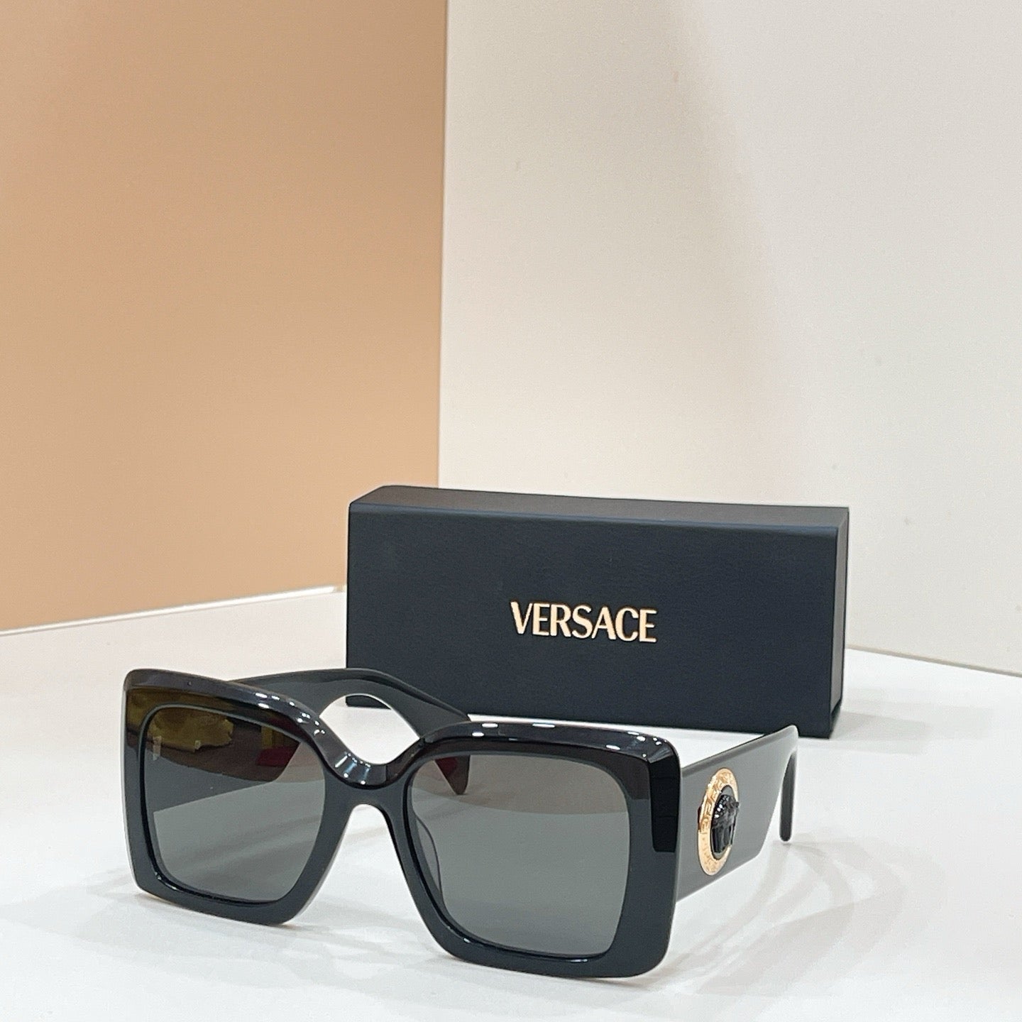 Mehrfarbige Sonnenbrille