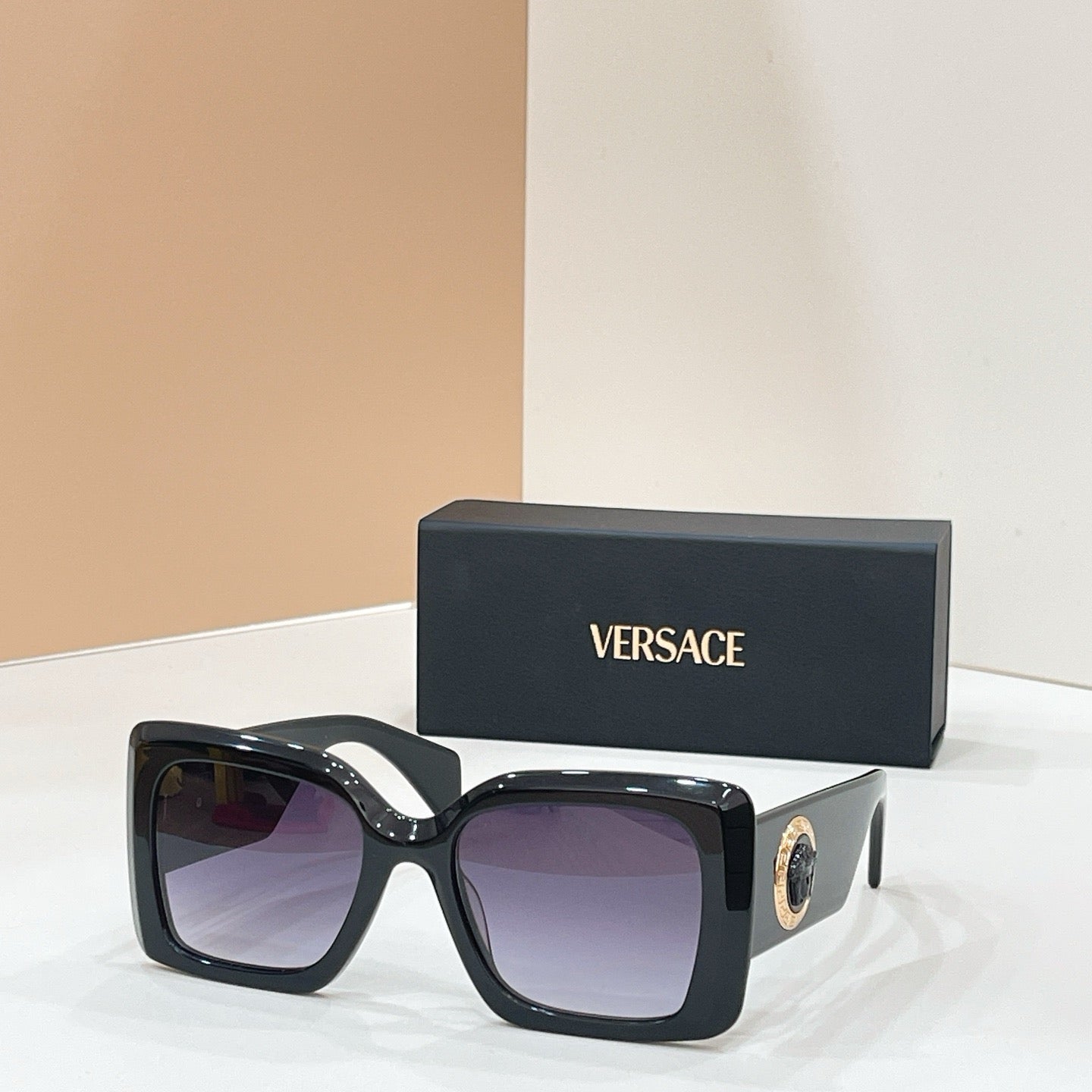 Mehrfarbige Sonnenbrille