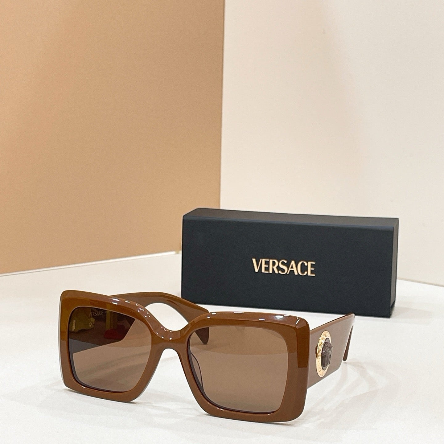 Mehrfarbige Sonnenbrille