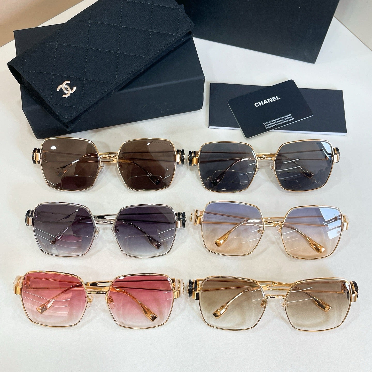 Mehrfarbige Sonnenbrille