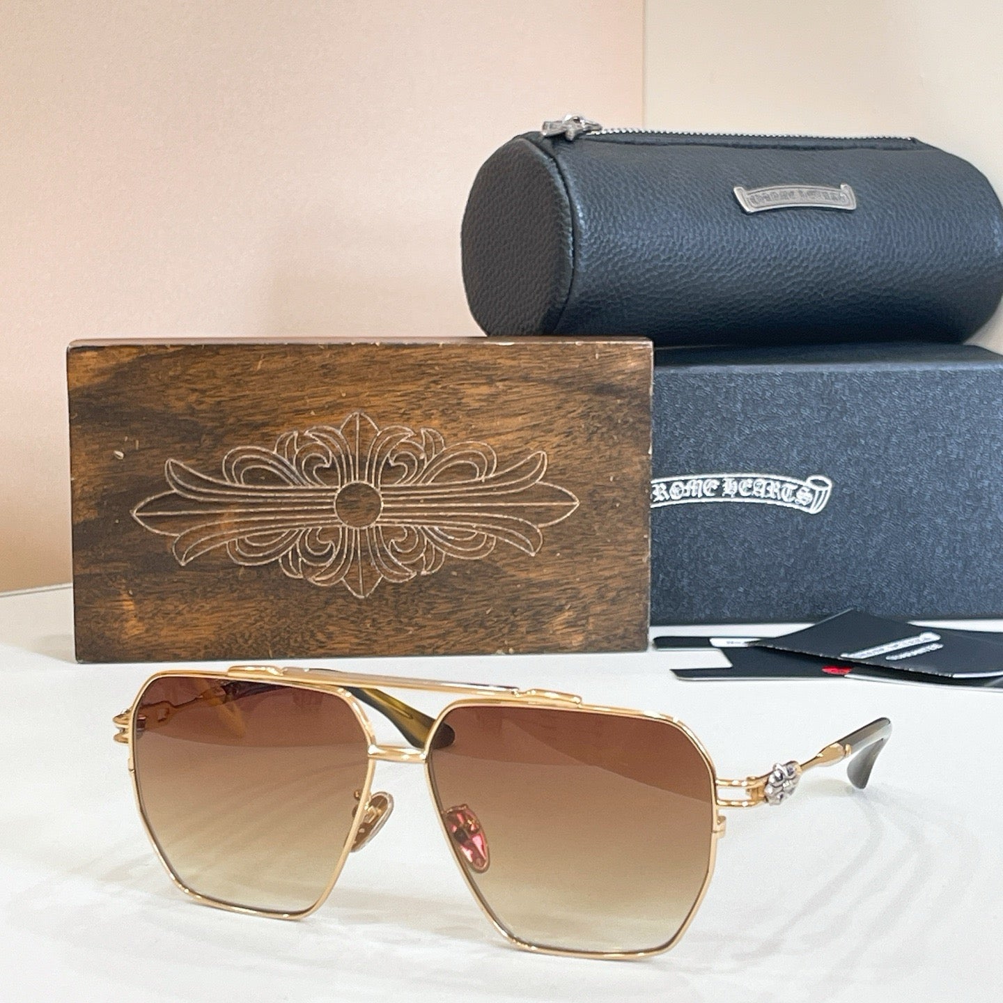 Mehrfarbige Sonnenbrille