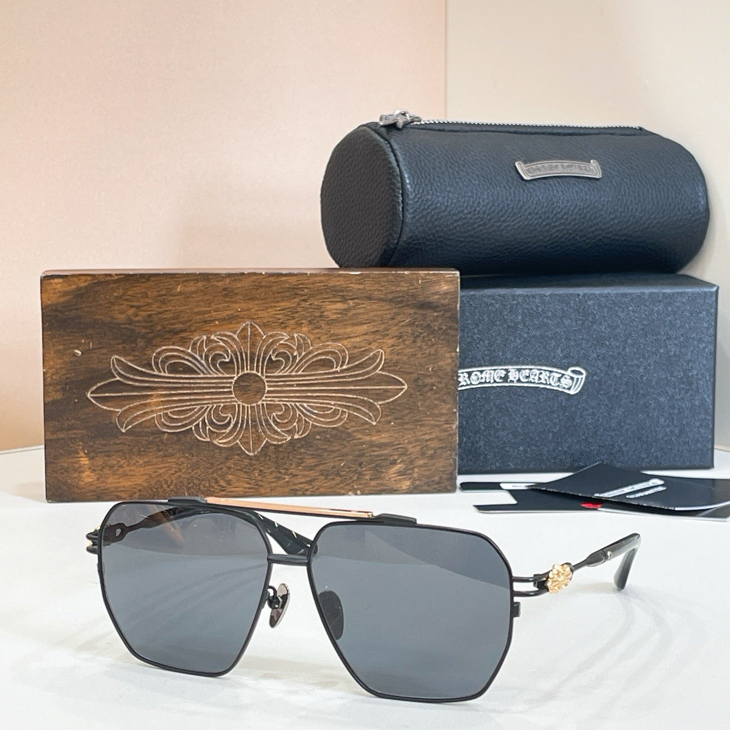 Mehrfarbige Sonnenbrille