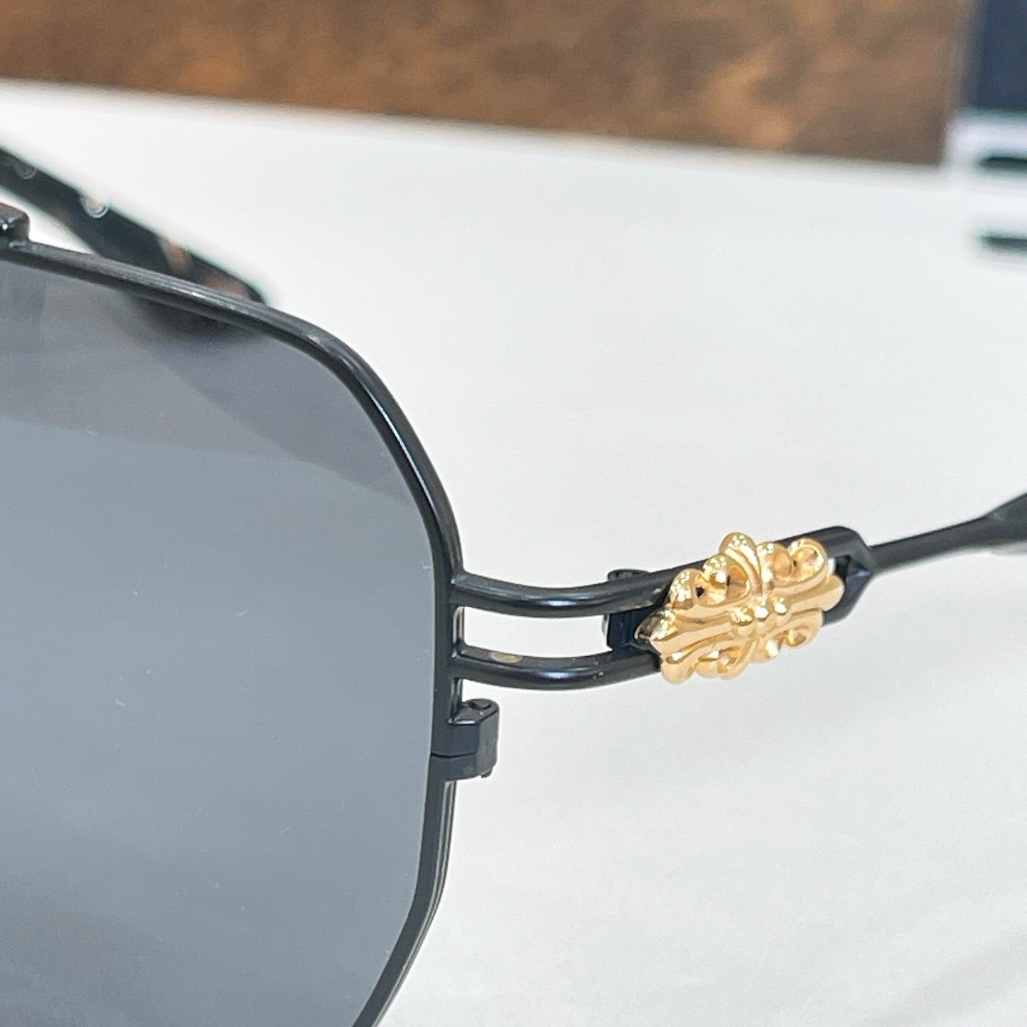 Mehrfarbige Sonnenbrille
