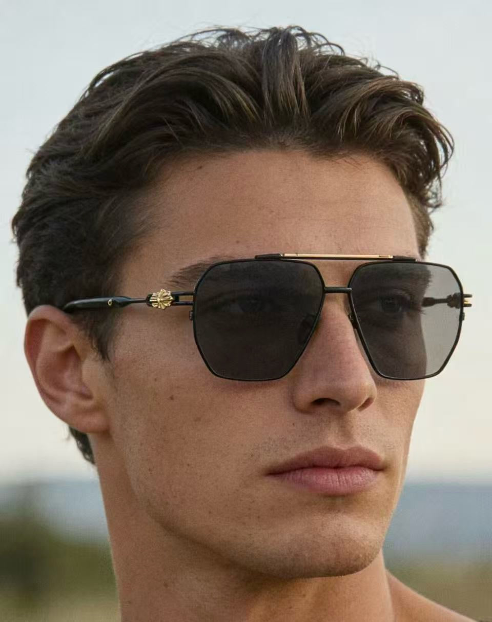 Mehrfarbige Sonnenbrille