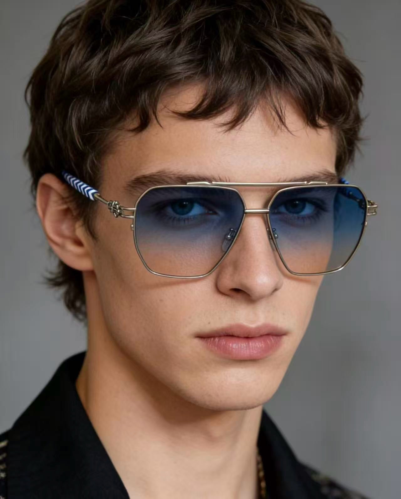 Mehrfarbige Sonnenbrille