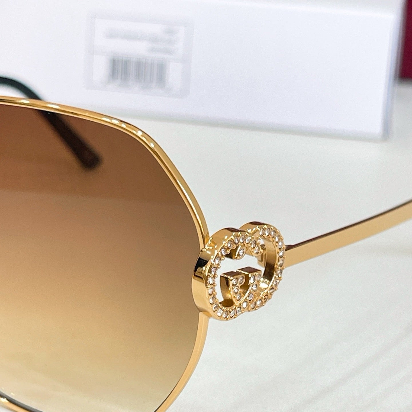 Mehrfarbige Sonnenbrille