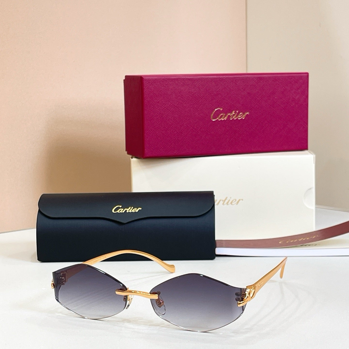 Mehrfarbige Sonnenbrille