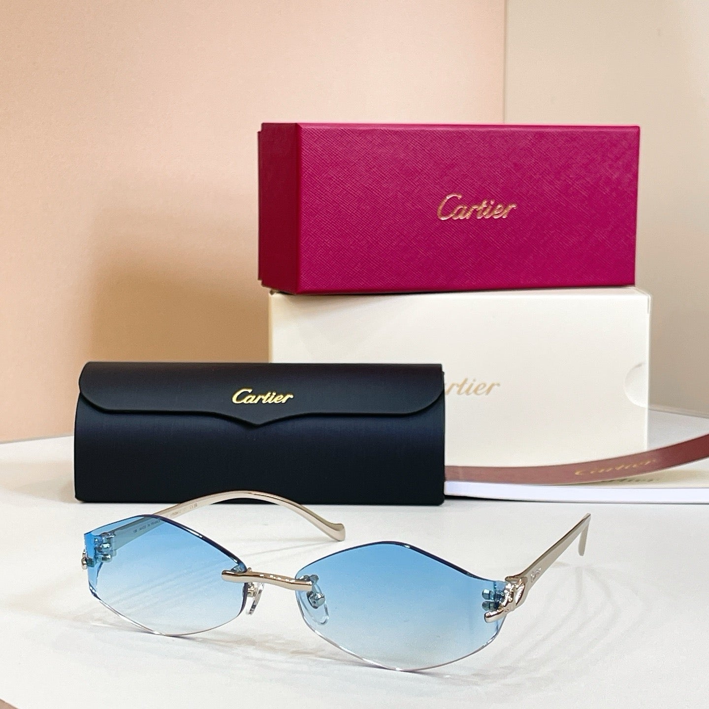 Mehrfarbige Sonnenbrille