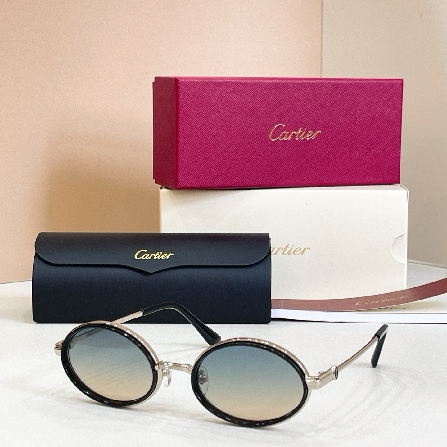 Mehrfarbige Sonnenbrille