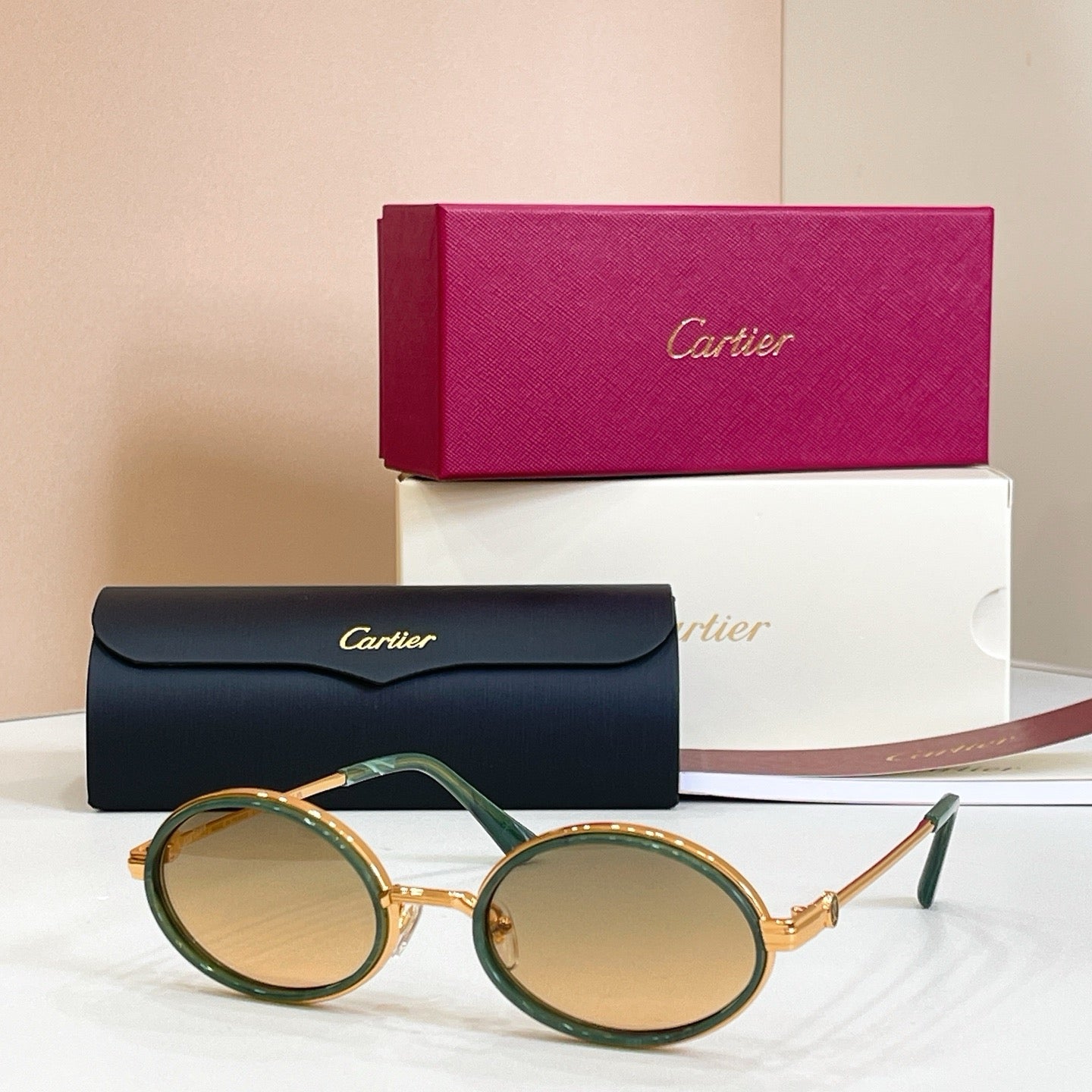 Mehrfarbige Sonnenbrille