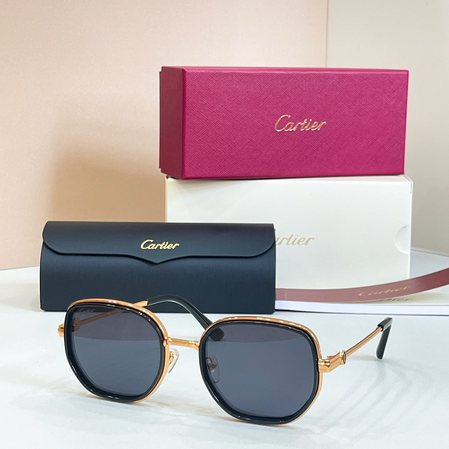 Mehrfarbige Sonnenbrille