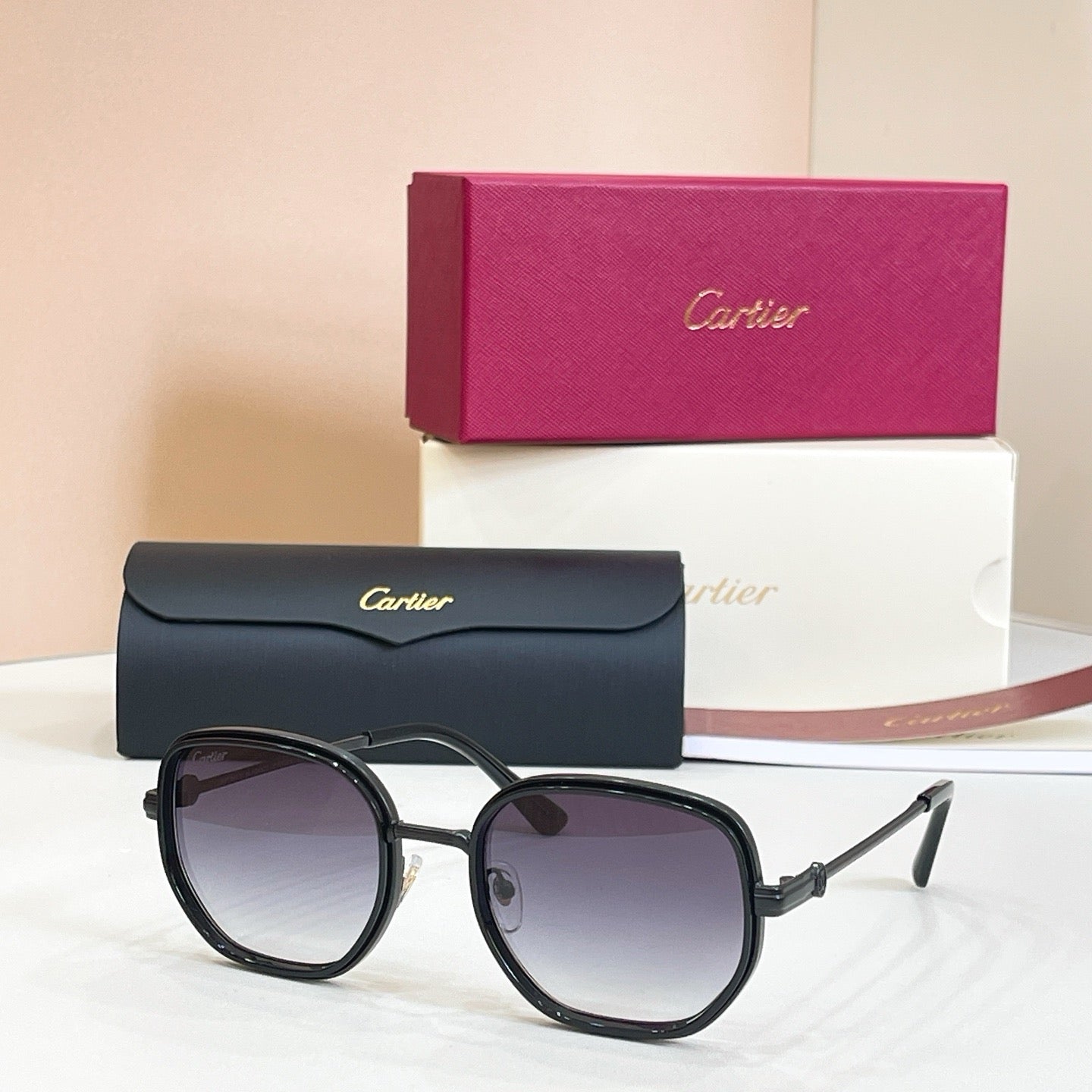 Mehrfarbige Sonnenbrille
