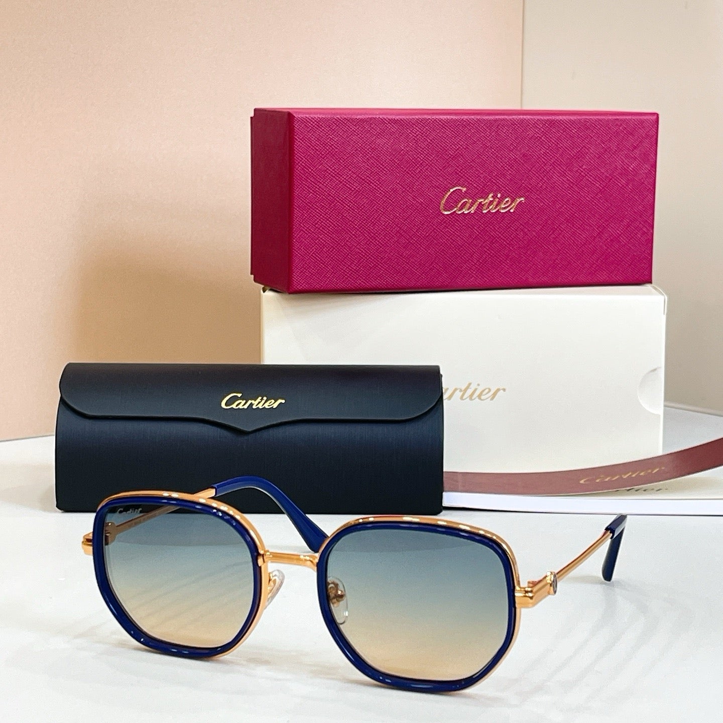 Mehrfarbige Sonnenbrille