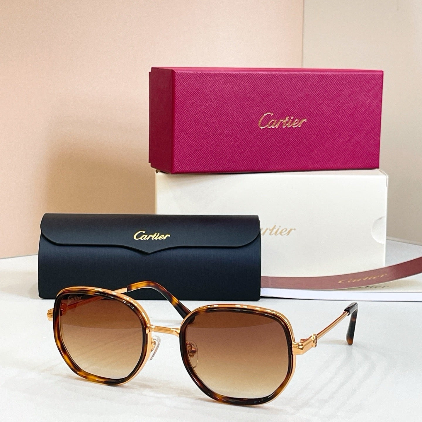 Mehrfarbige Sonnenbrille