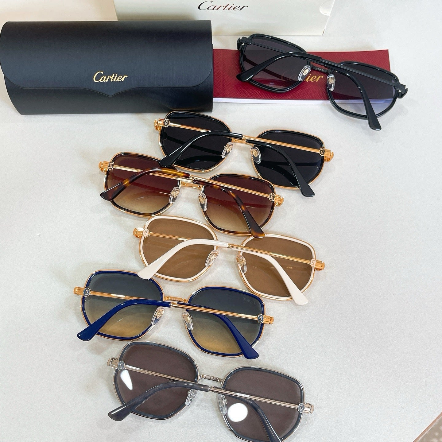 Mehrfarbige Sonnenbrille