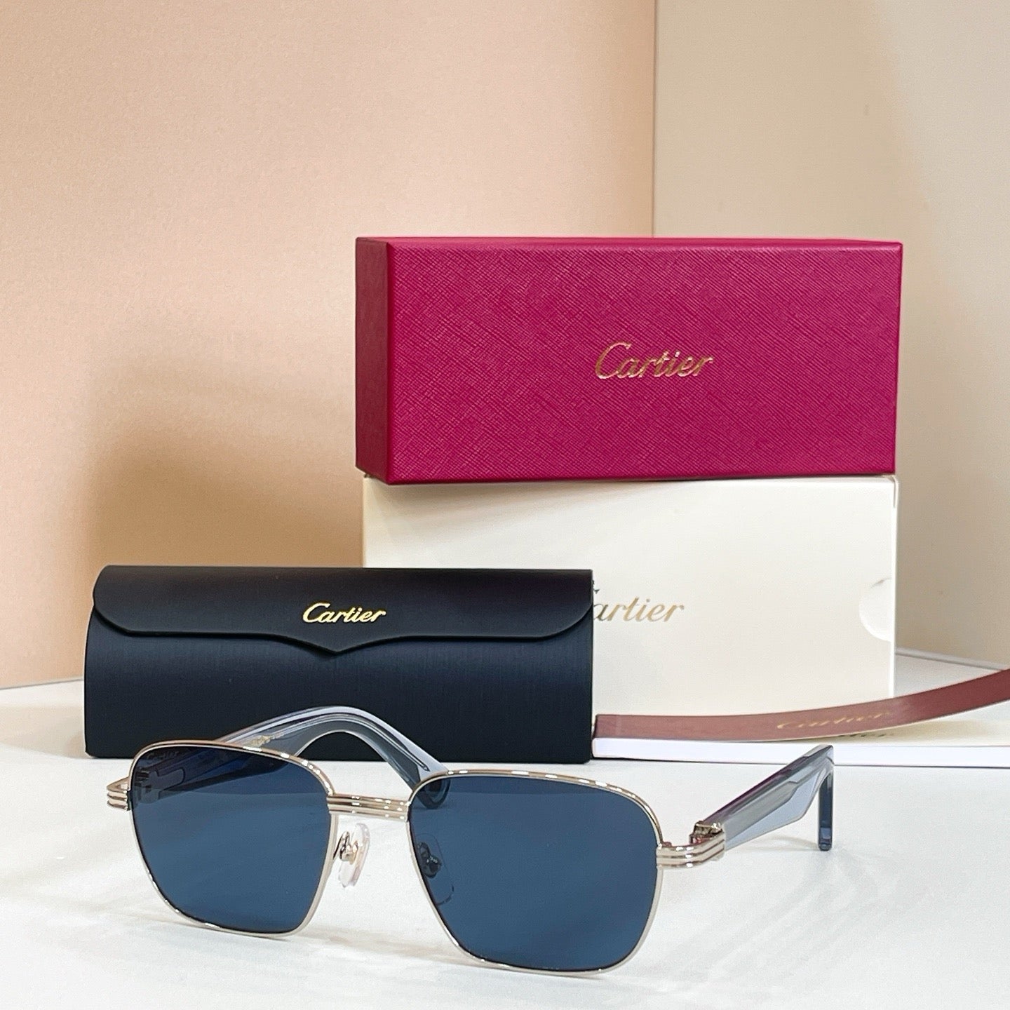 Mehrfarbige Sonnenbrille