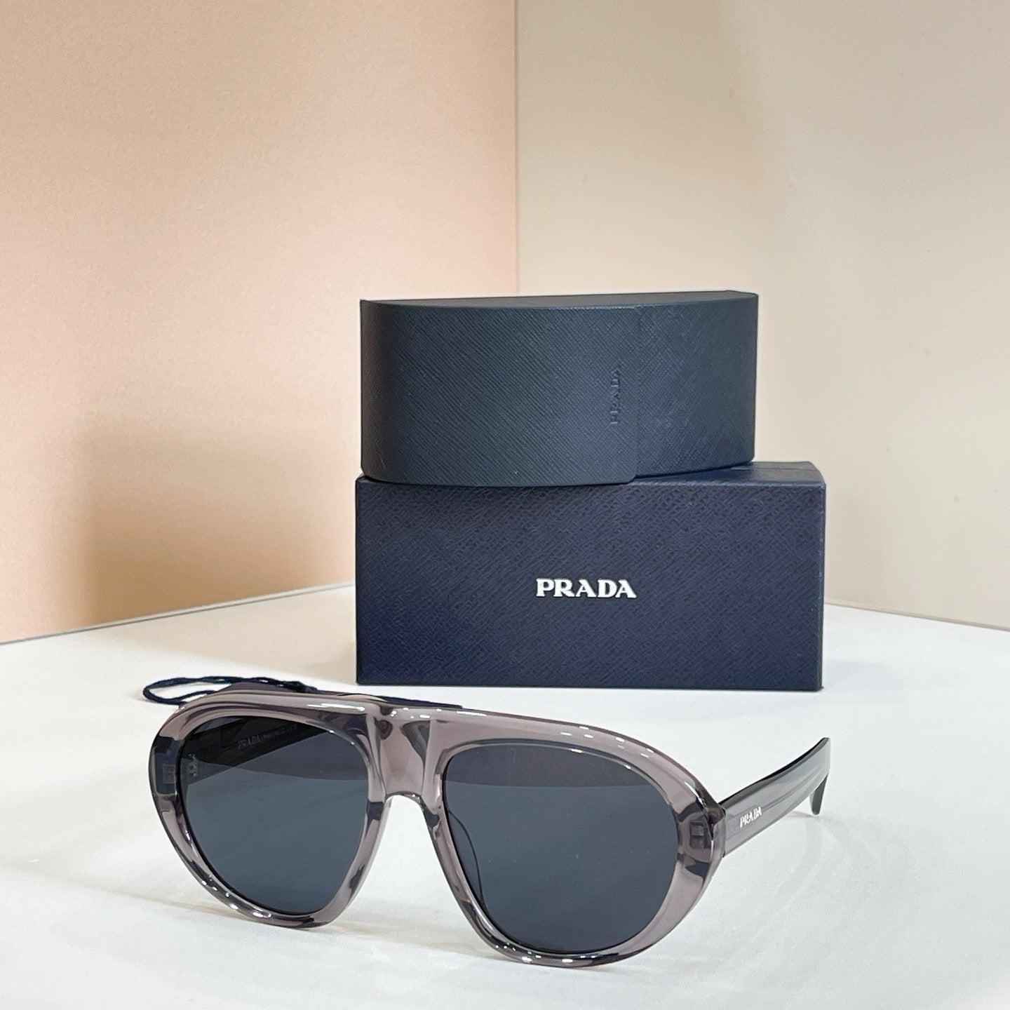Mehrfarbige Sonnenbrille