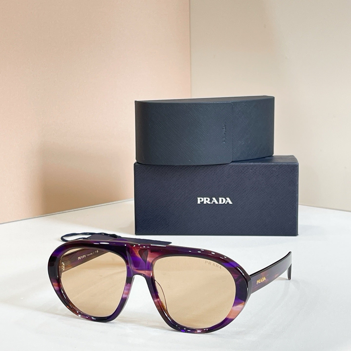 Mehrfarbige Sonnenbrille