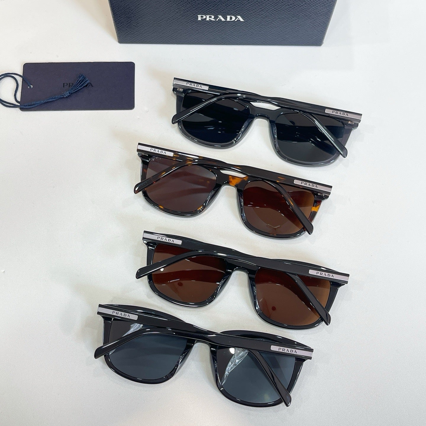 Mehrfarbige Sonnenbrille