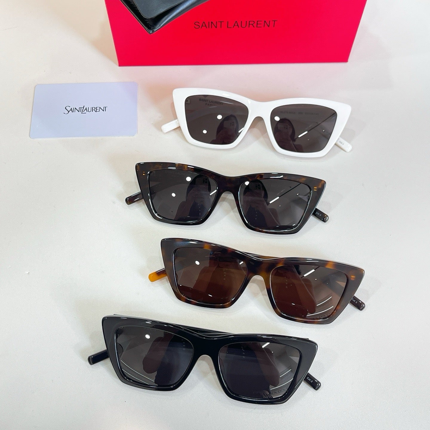 Mehrfarbige Sonnenbrille