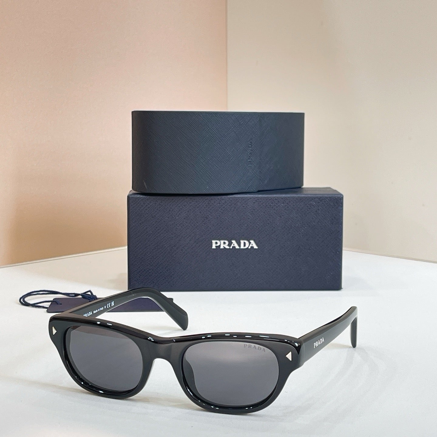Mehrfarbige Sonnenbrille