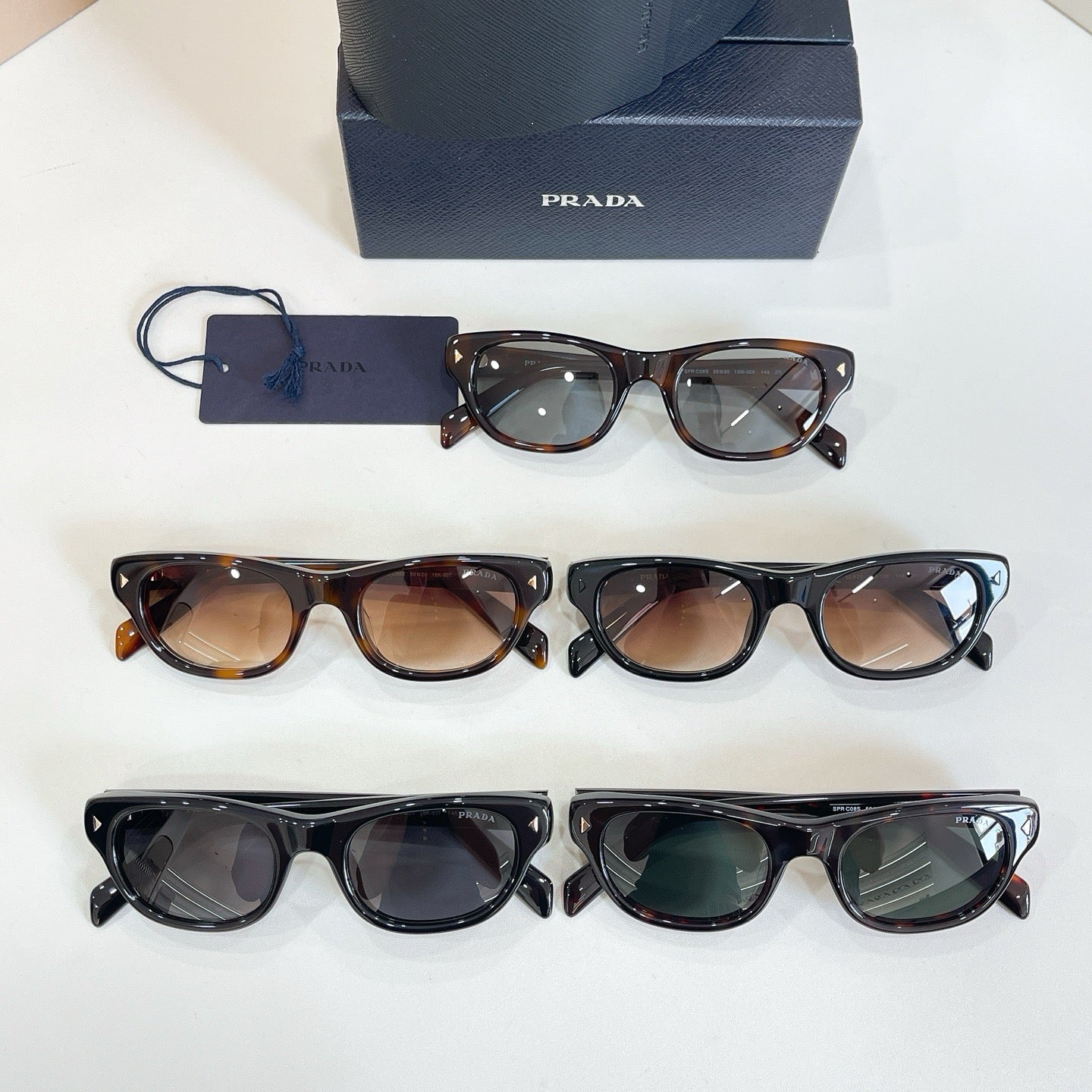 Mehrfarbige Sonnenbrille