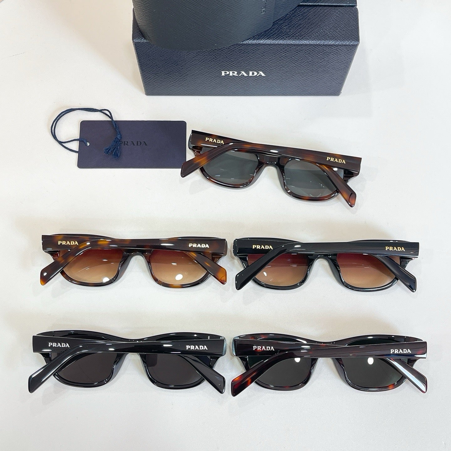 Mehrfarbige Sonnenbrille