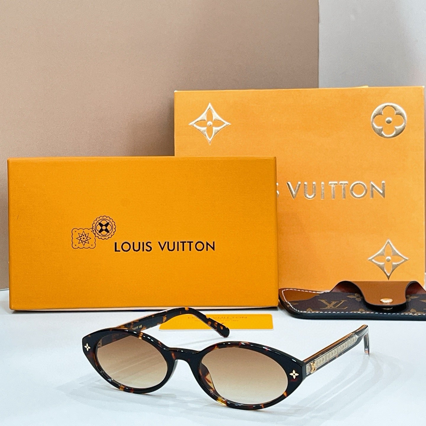 Mehrfarbige Sonnenbrille