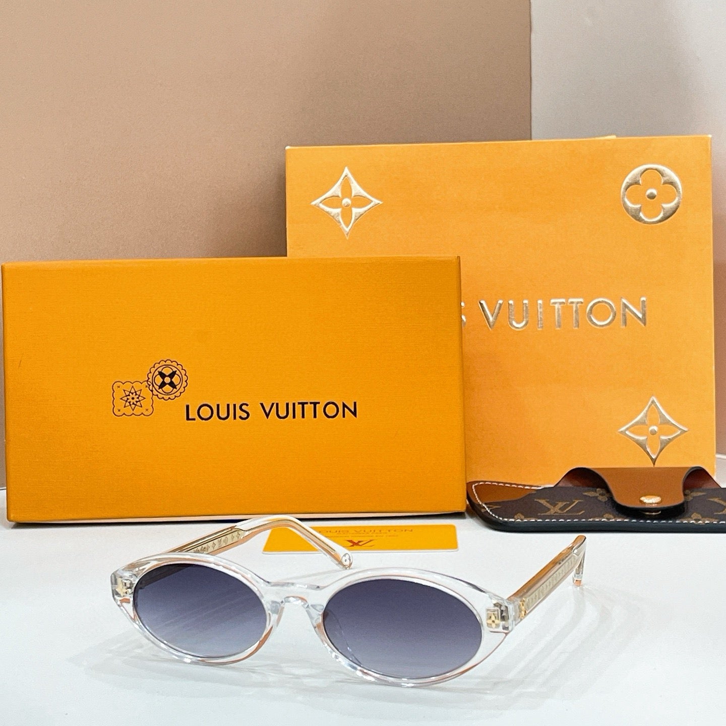 Mehrfarbige Sonnenbrille