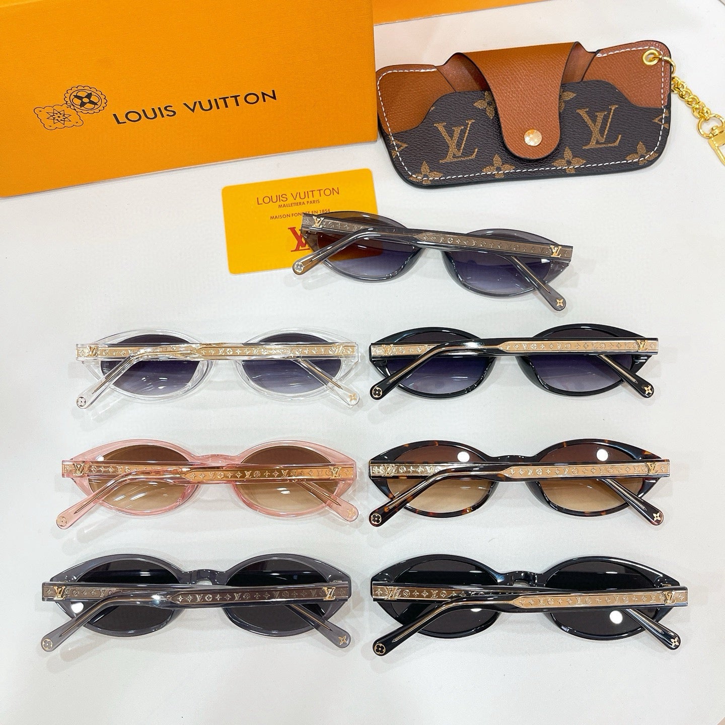 Mehrfarbige Sonnenbrille