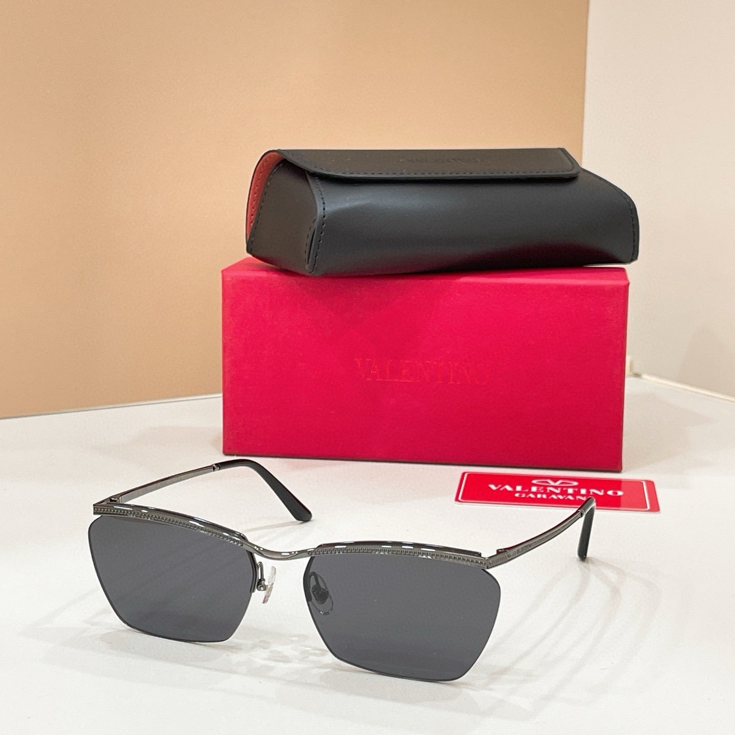Mehrfarbige Sonnenbrille