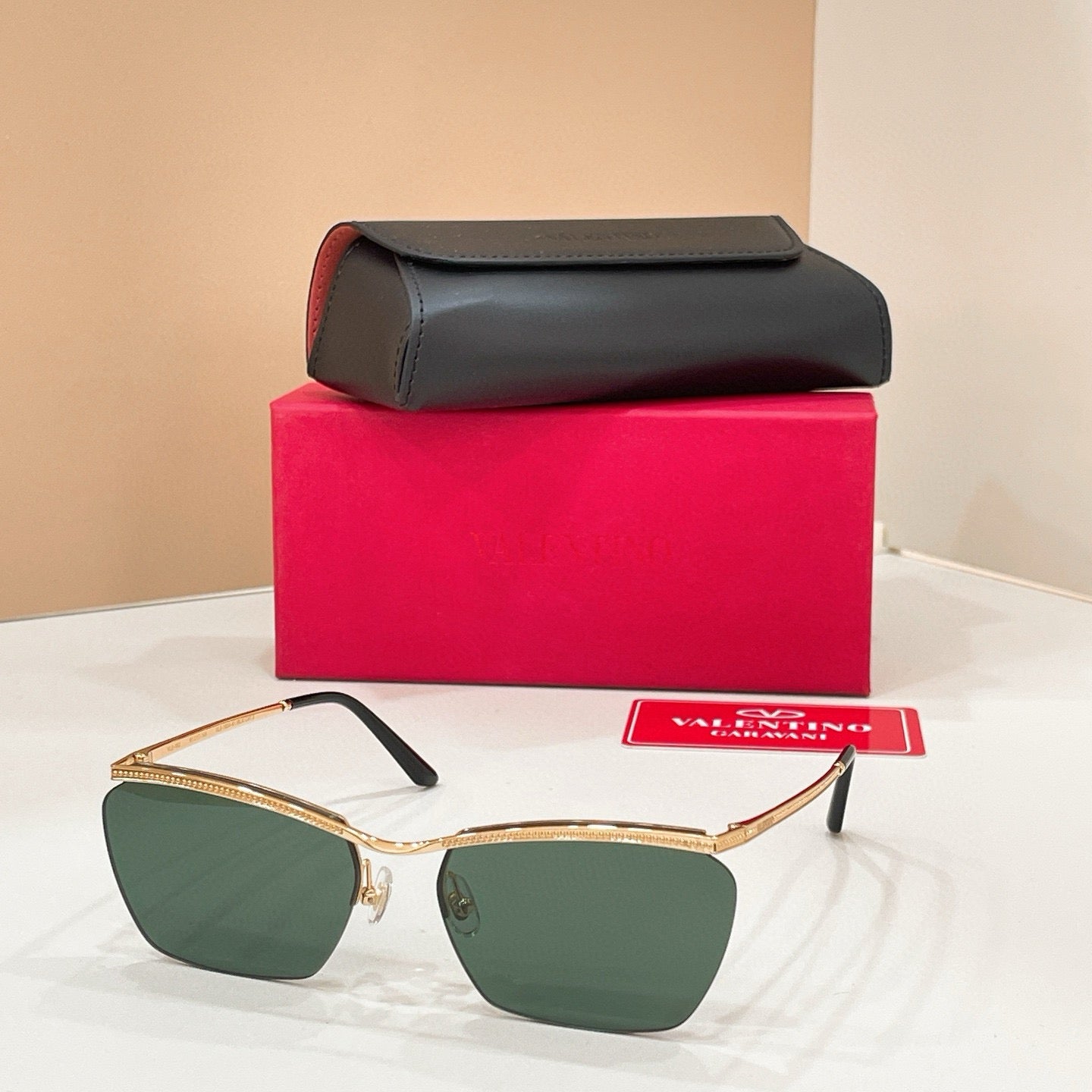 Mehrfarbige Sonnenbrille