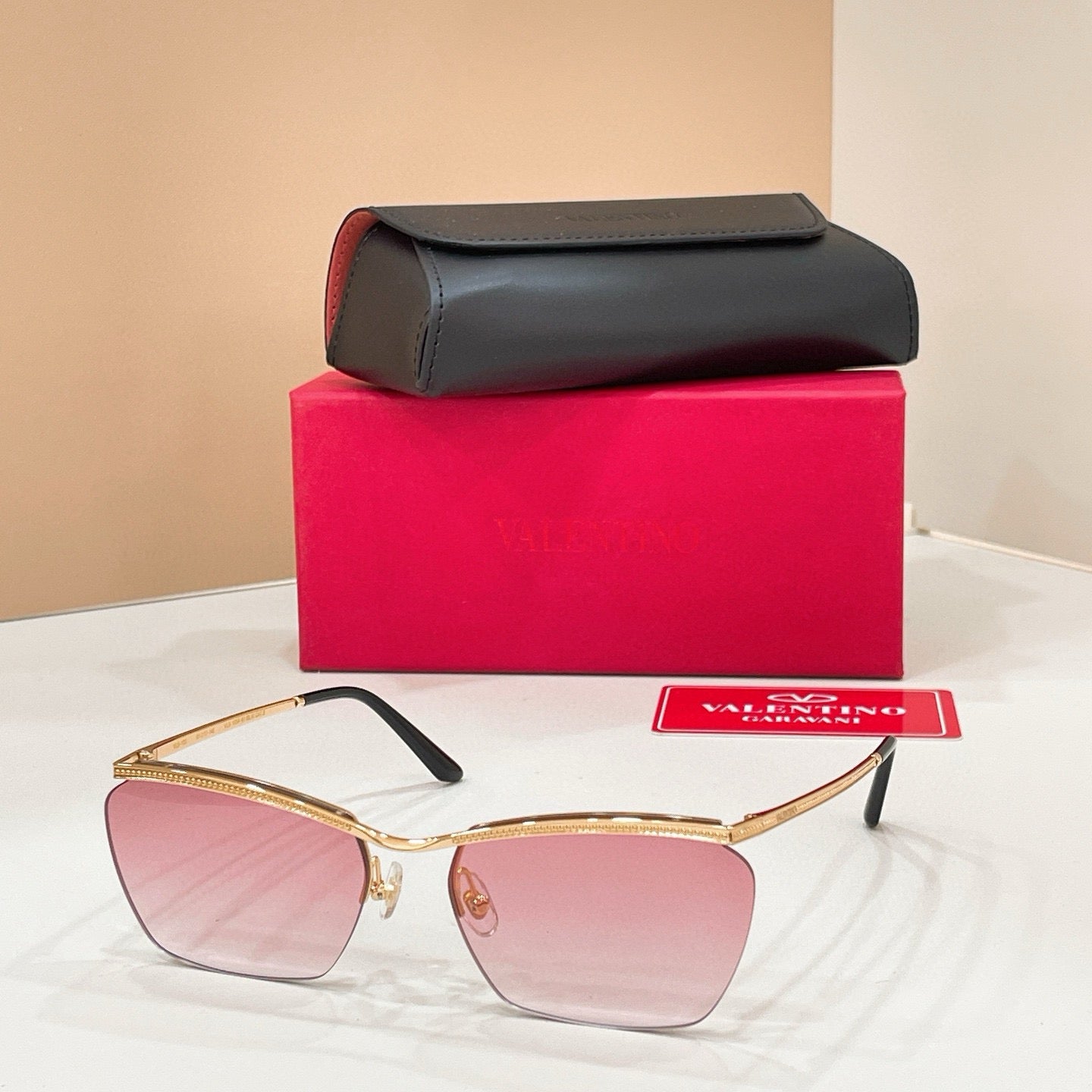 Mehrfarbige Sonnenbrille
