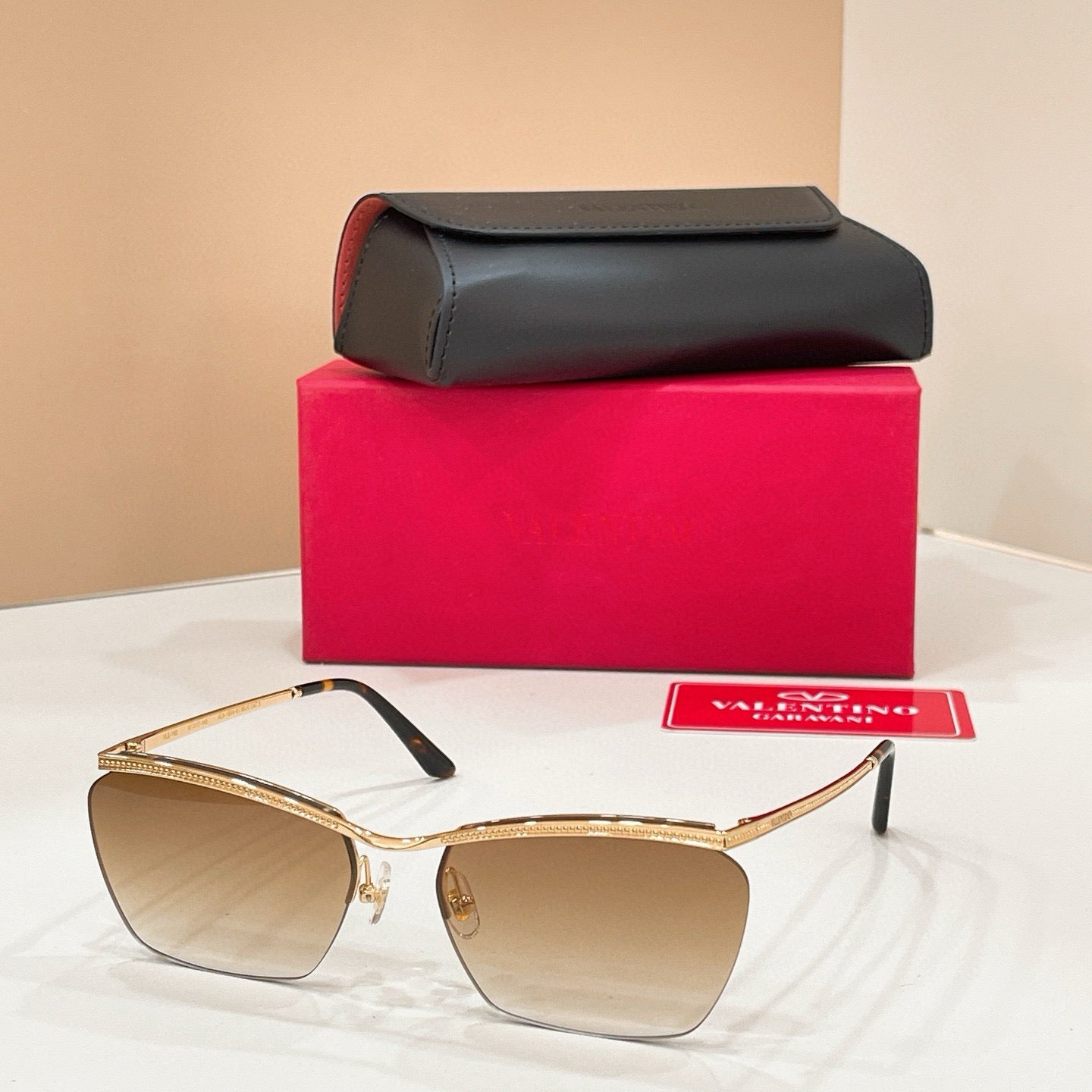 Mehrfarbige Sonnenbrille