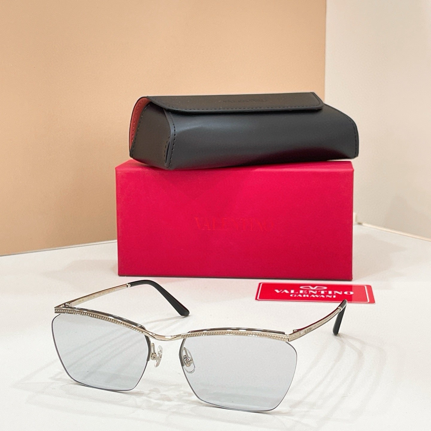 Mehrfarbige Sonnenbrille