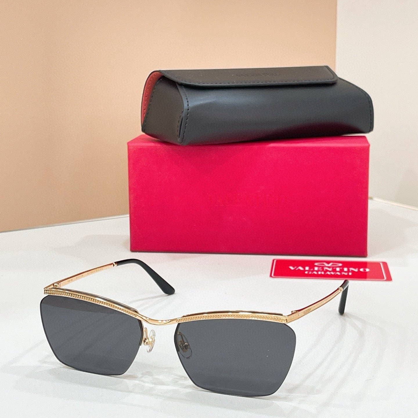 Mehrfarbige Sonnenbrille