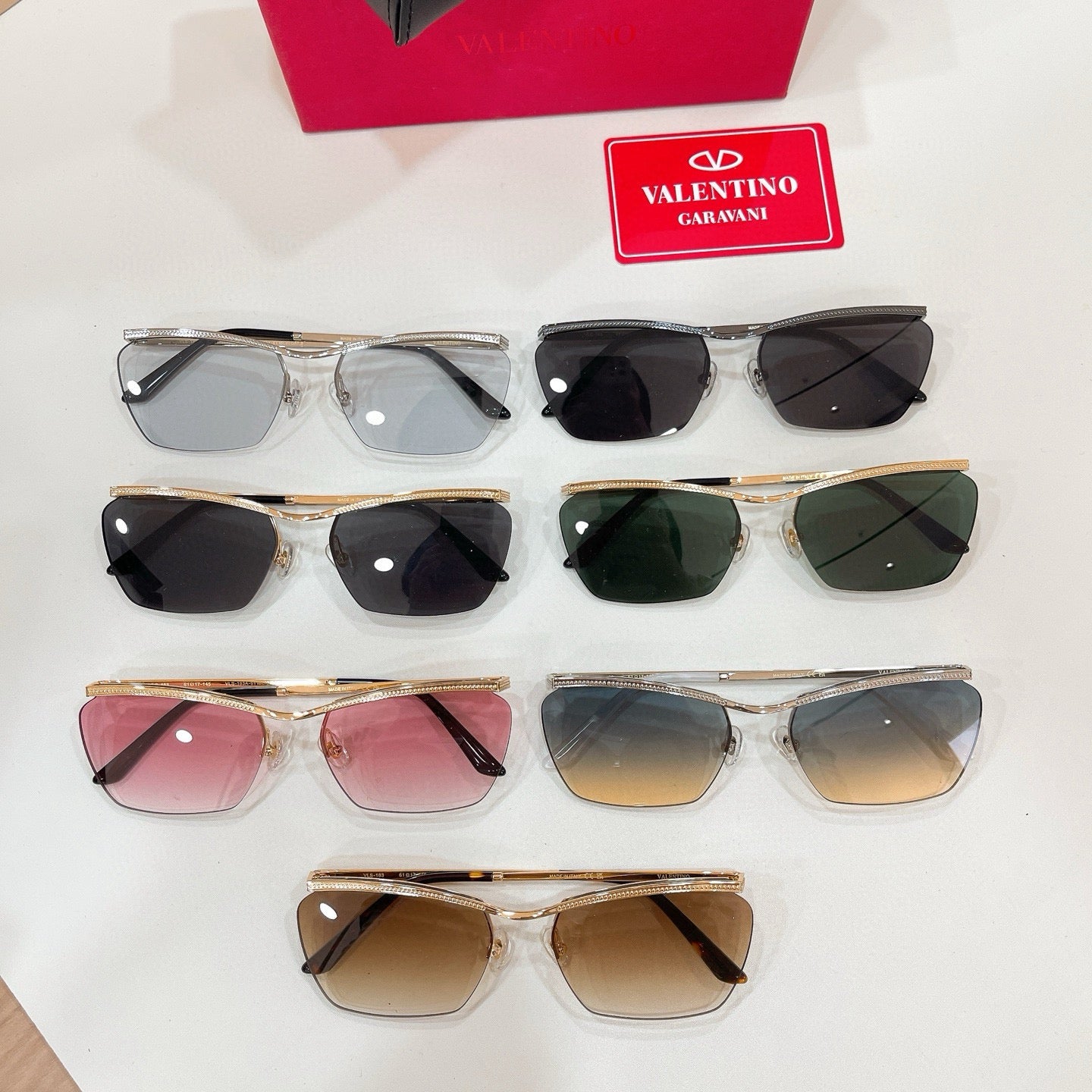 Mehrfarbige Sonnenbrille