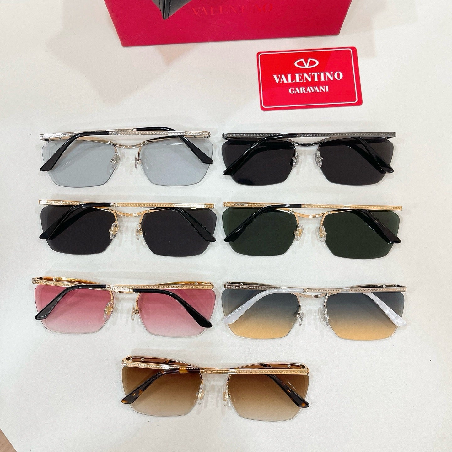 Mehrfarbige Sonnenbrille