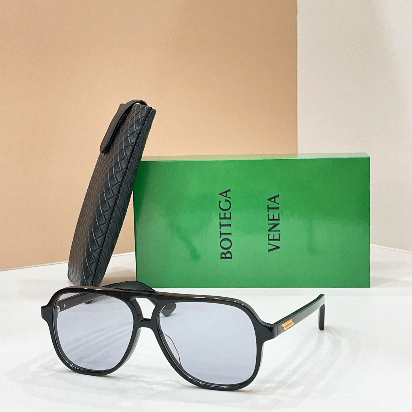 Mehrfarbige Sonnenbrille