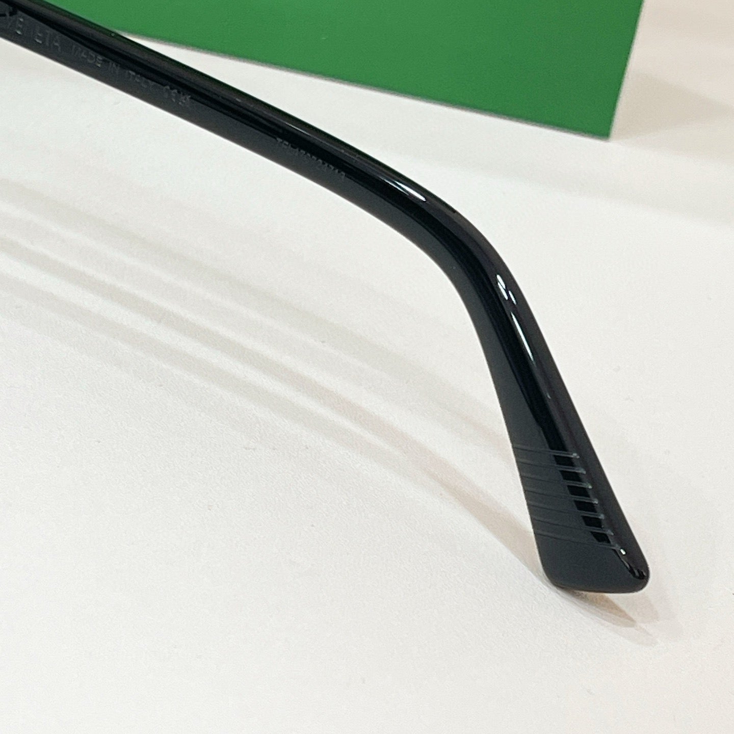 Mehrfarbige Sonnenbrille