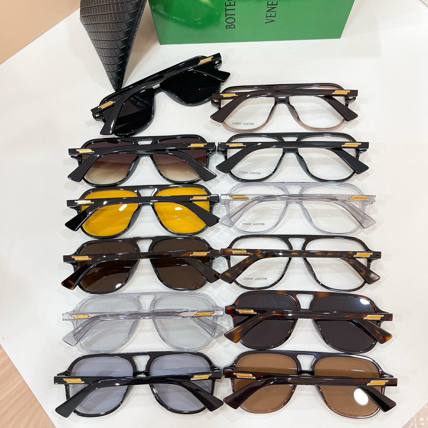 Mehrfarbige Sonnenbrille